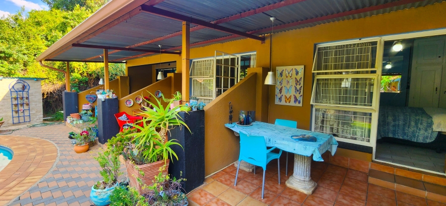 5 Bedroom Property for Sale in Kannoniers Park North West